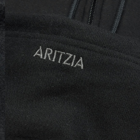 Aritzia Cozy Fit M - Picture 2 of 2